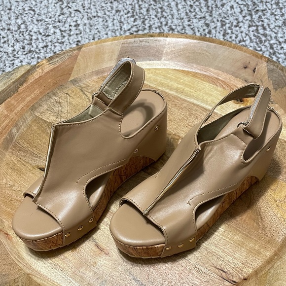 Woman’s Tan Cork Wedges - Picture 2 of 11